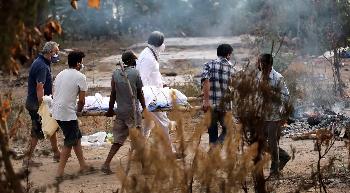 Guvernul Indiei spune că varianta „dublu mutantă” se află în spatele numărului uriaș de cazuri de Covid