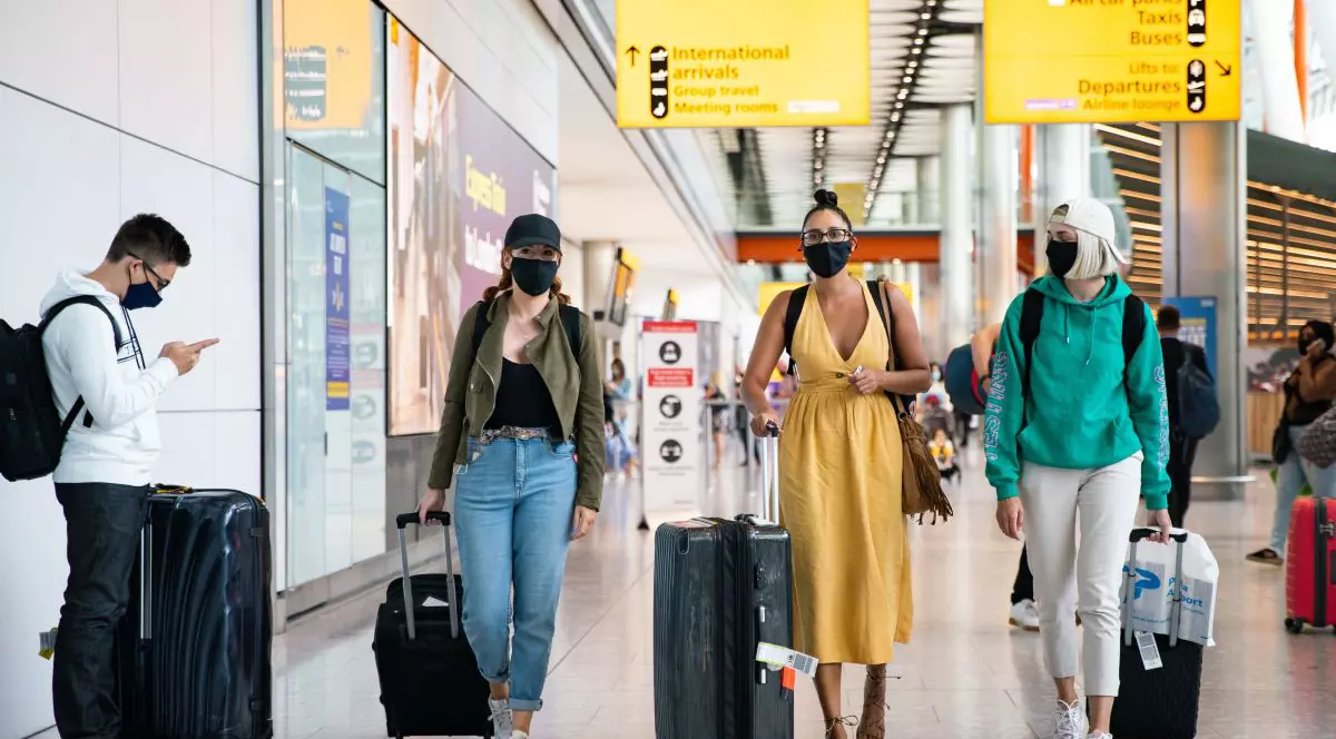 Marea Britanie a trecut din zona galbenă în zona roșie. Scapă de carantină doar cei vaccinați