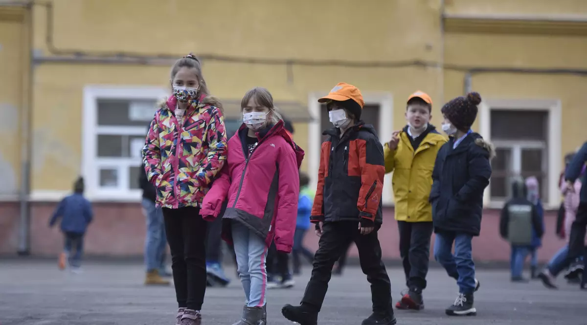 Lista oficială a scenariilor în care va începe școala miercuri în România, pe localități și județe