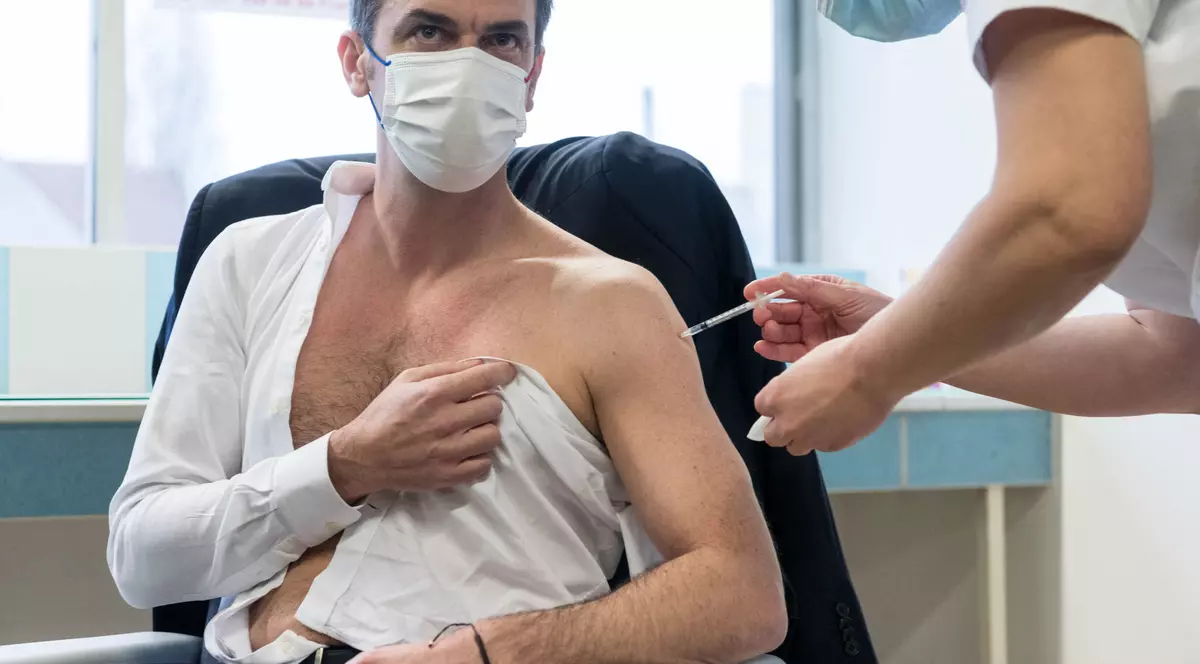 Ministrul francez al sănătății a făcut rapelul cu Moderna, după ce primise prima doză cu vaccinul AstraZeneca