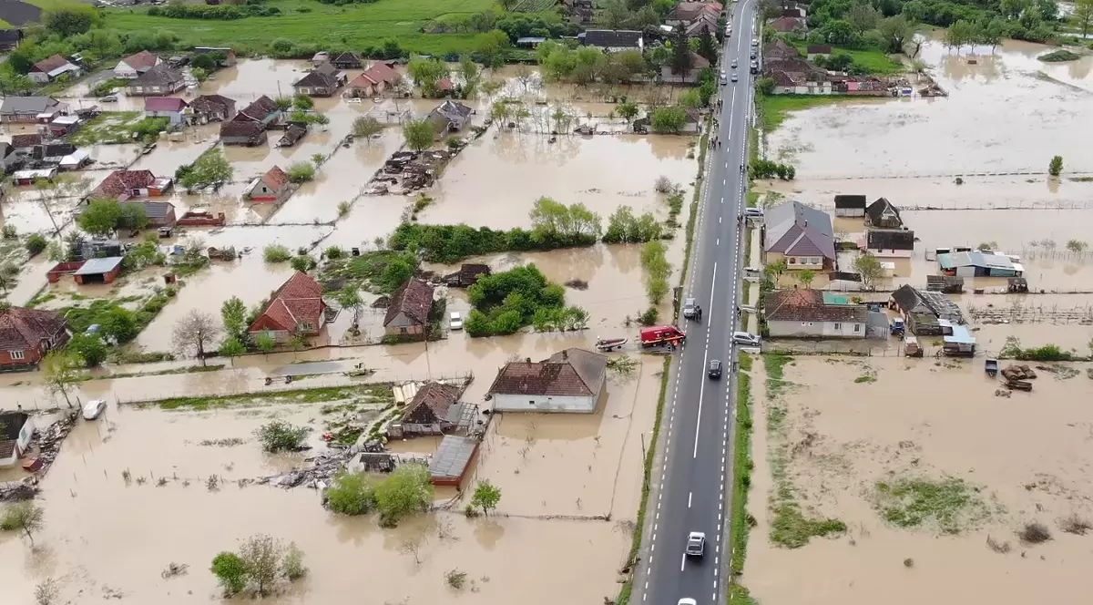 VIDEO |Inundații puternice în Satu Mare. Un dig s-a rupt, după ce nivelul apelor a atins cota maximă