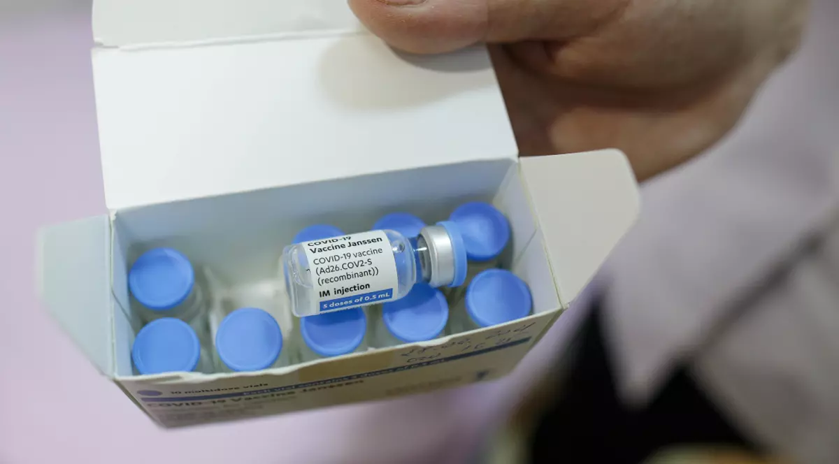 Campania de imunizare în cabinetele medicilor de familie a început cu probleme. Lipsesc seringi, ace și chiar serurile