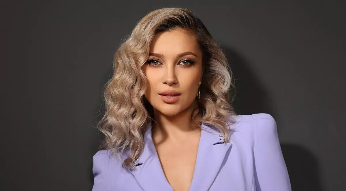 Secretul Lorei pentru un ten perfect la 38 de ani. Ce face în fiecare dimineață