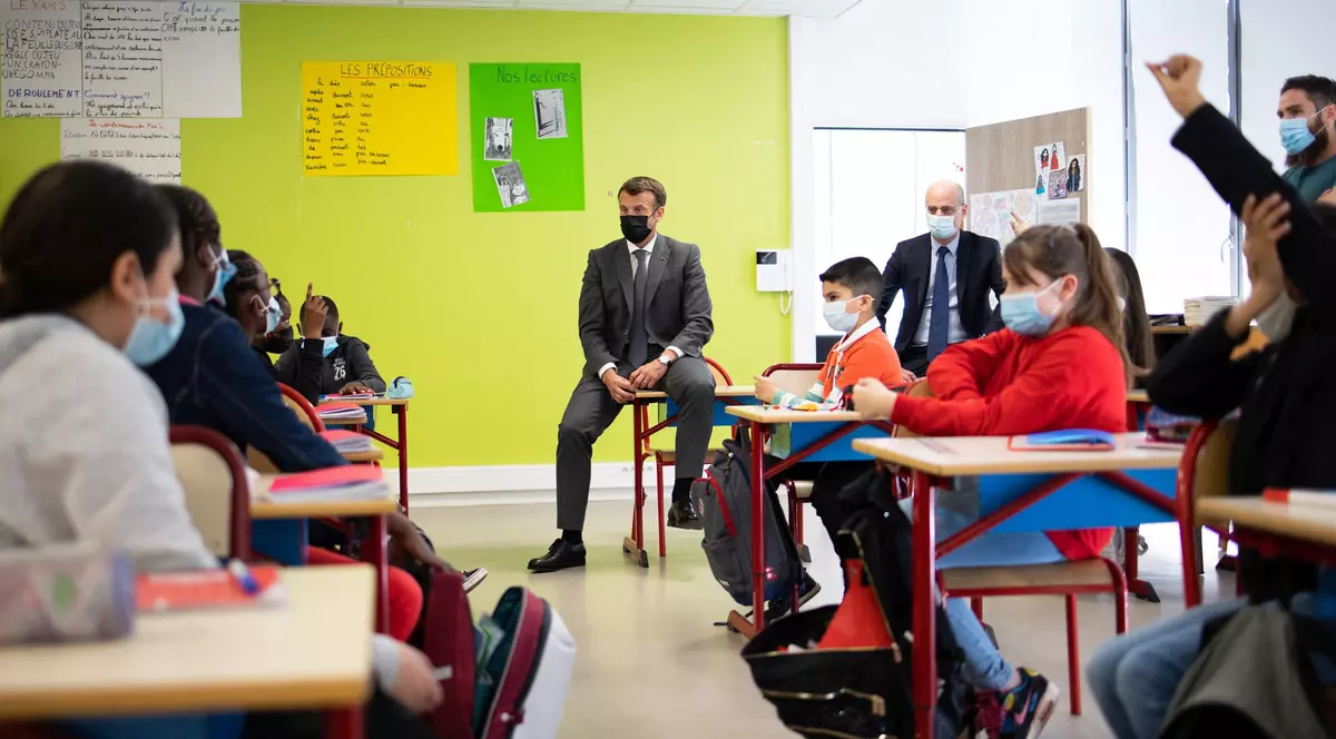 Franța și-a ținut școlile deschise „cu orice preț”. Într-un liceu unde zeci de elevi și-au pierdut rude din cauza COVID, unii spun că prețul a fost prea mare