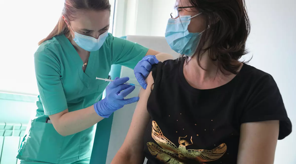 Peste 99.000 de persoane au fost vaccinate anti-COVID, în ultimele 24 de ore
