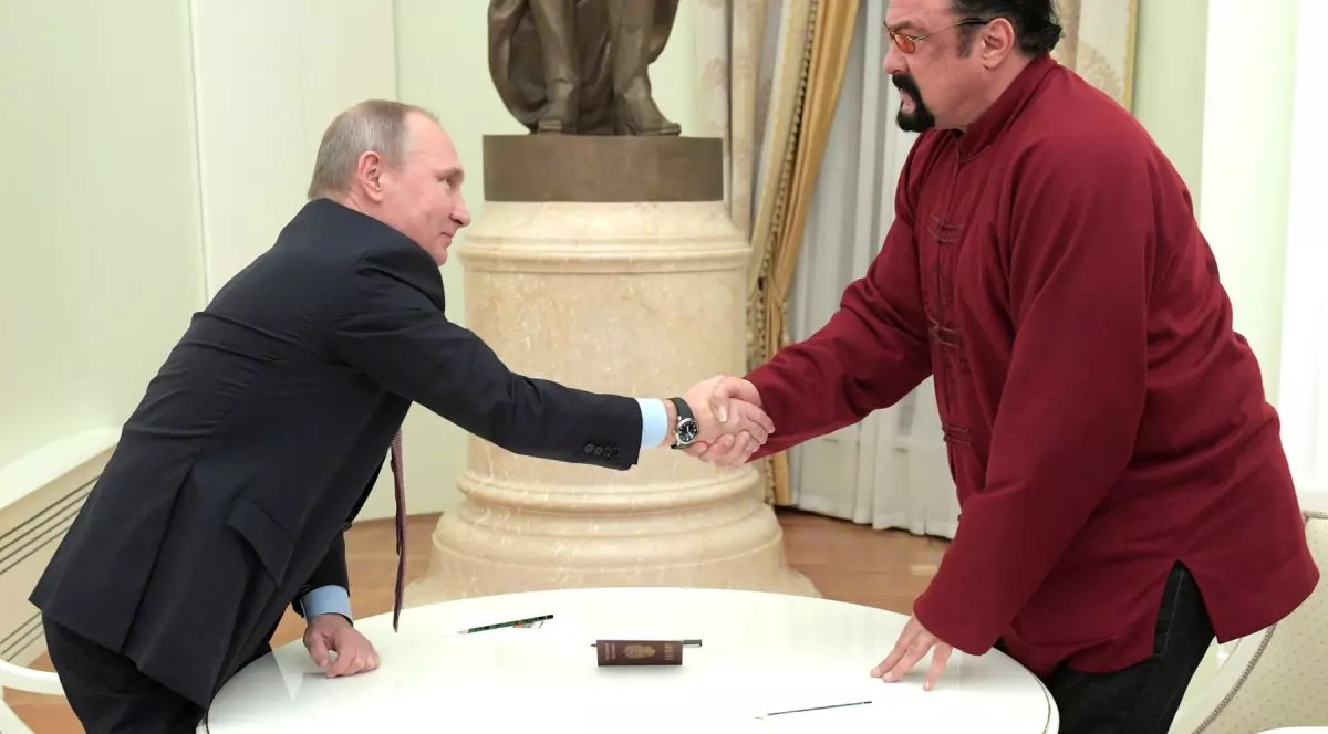 Actorul Steven Seagal a intrat în politică în Rusia. Susține un partid pro Putin