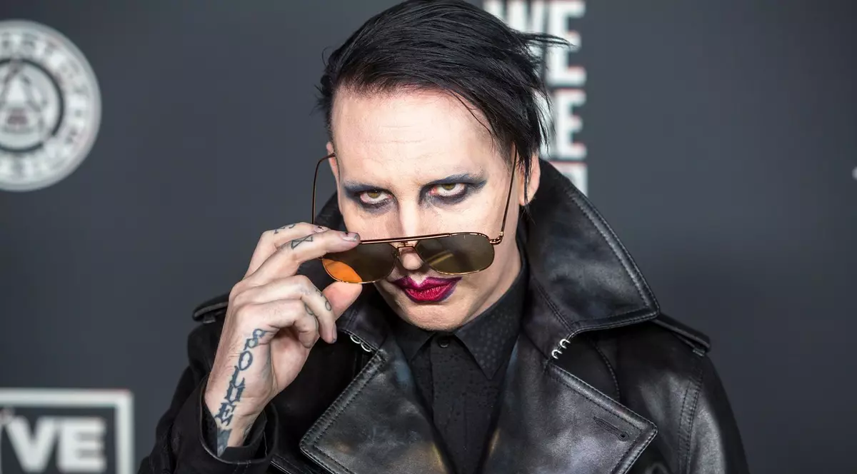 Mandat de arestare pe numele lui Marilyn Manson. Este acuzat de agresiune