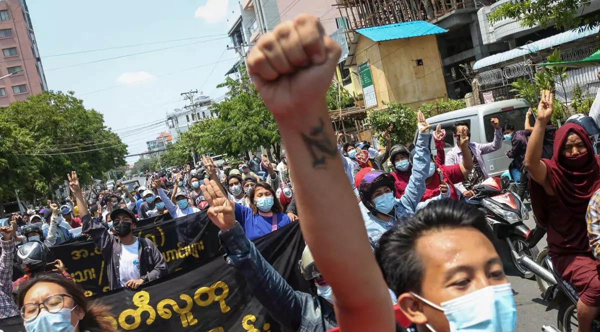 Un faimos poet, simbol al rezistenței din Myanmar, a murit în arest. Trupul său a fost predat familiei fără organe