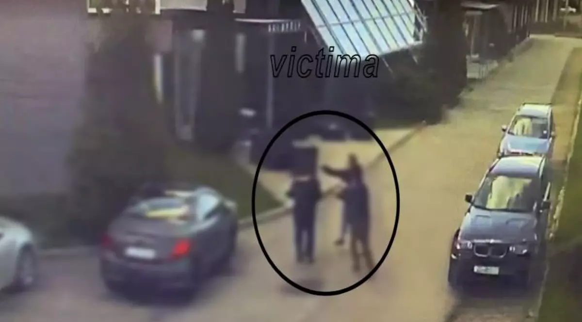 O româncă înșelată a răpit-o pe amanta soțului din fața unui hotel din Dej și a bătut-o. Cum s-a terminat totul