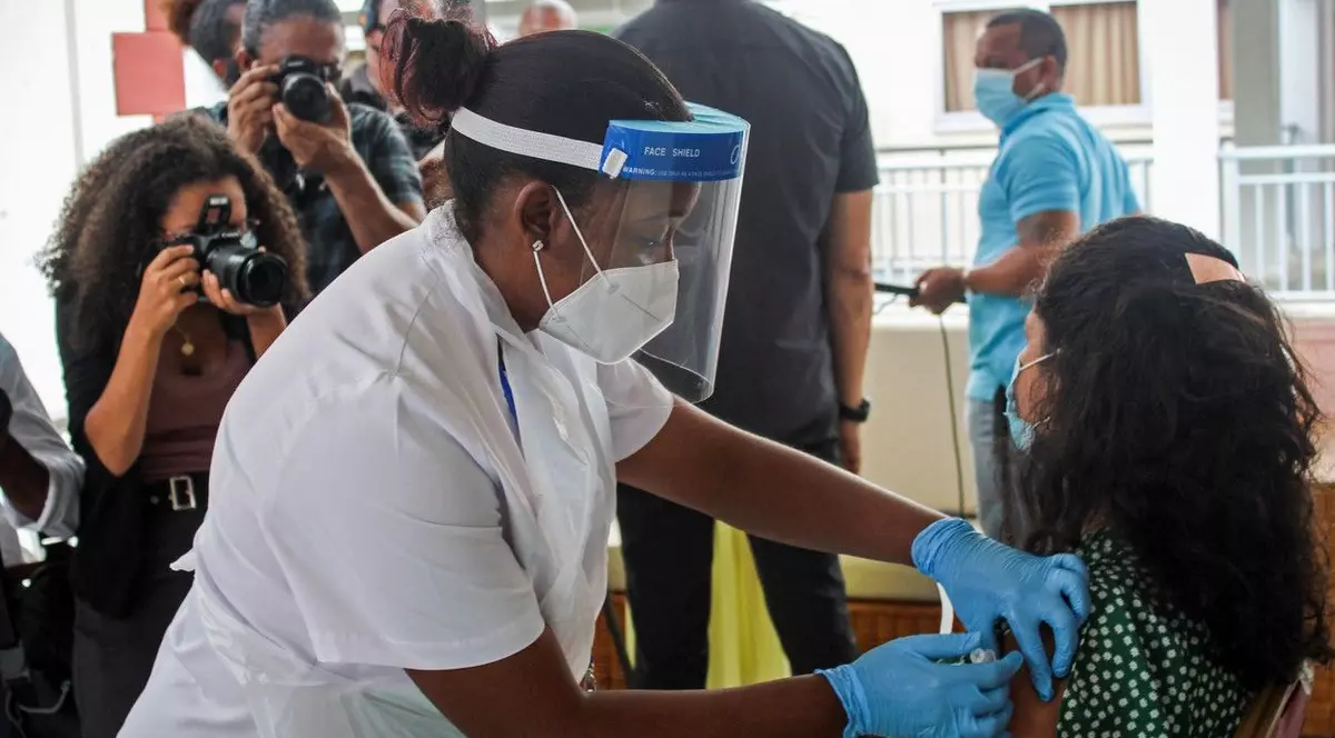 Cea mai vaccinată țară din lume impune noi restricții, după ce cazurile COVID au reînceput să crească