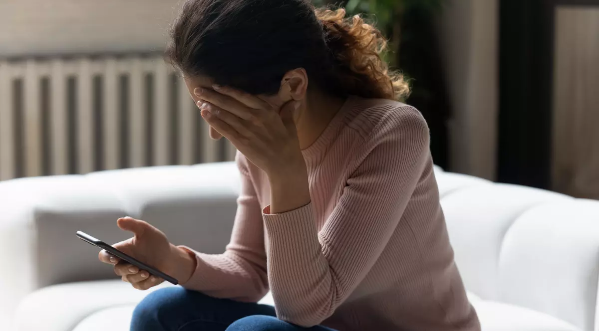 Cum au pedepsit judecătorii un tânăr care și-a șantajat iubita cu fotografii compromițătoare