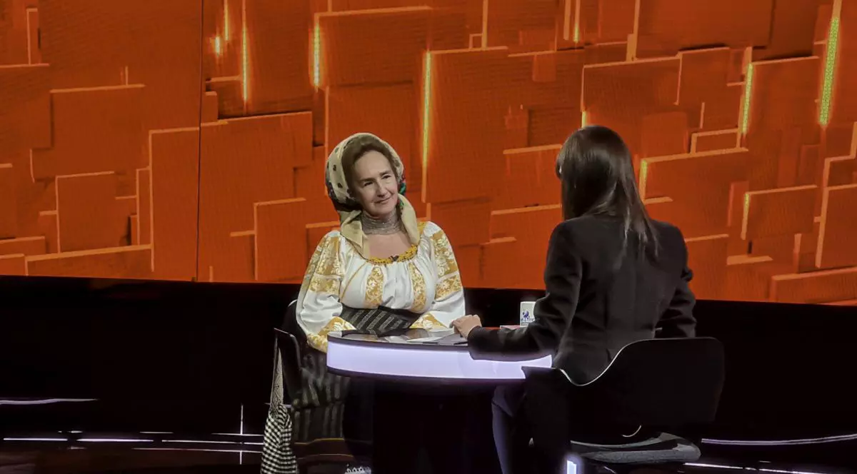 Sofia Vicoveanca, despre copilăria marcată de drame, la Denise Rifai. Tatăl i-a fost luat prizonier de ruși, ea s-a refugiat cu mama la rude