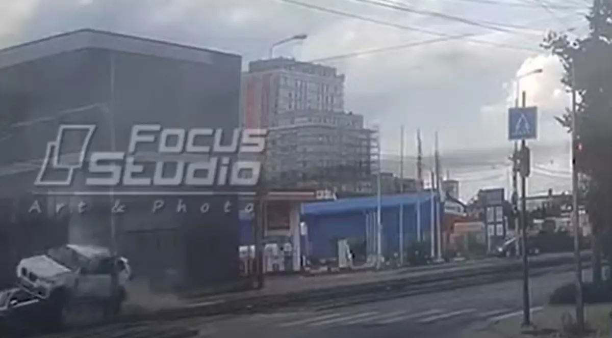 VIDEO | Un BMW a decolat și a zburat peste altă mașină, pe un bulevard din Timișoara