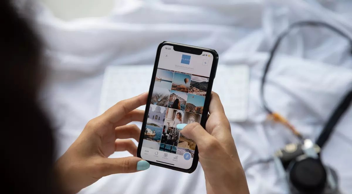 (Publicitate) TOP 3 lucruri de care trebuie să ţii cont atunci când îți alegi telefonul mobil