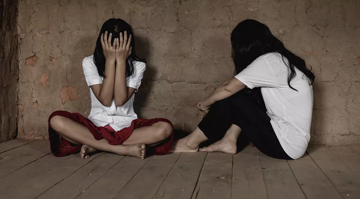 Prin ce treceau fetele racolate de locotenenții interlopului Tâmplaru: abuzate, arse cu țigara sau vândute unui albanez: „Sunt stăpânul vieții tale”