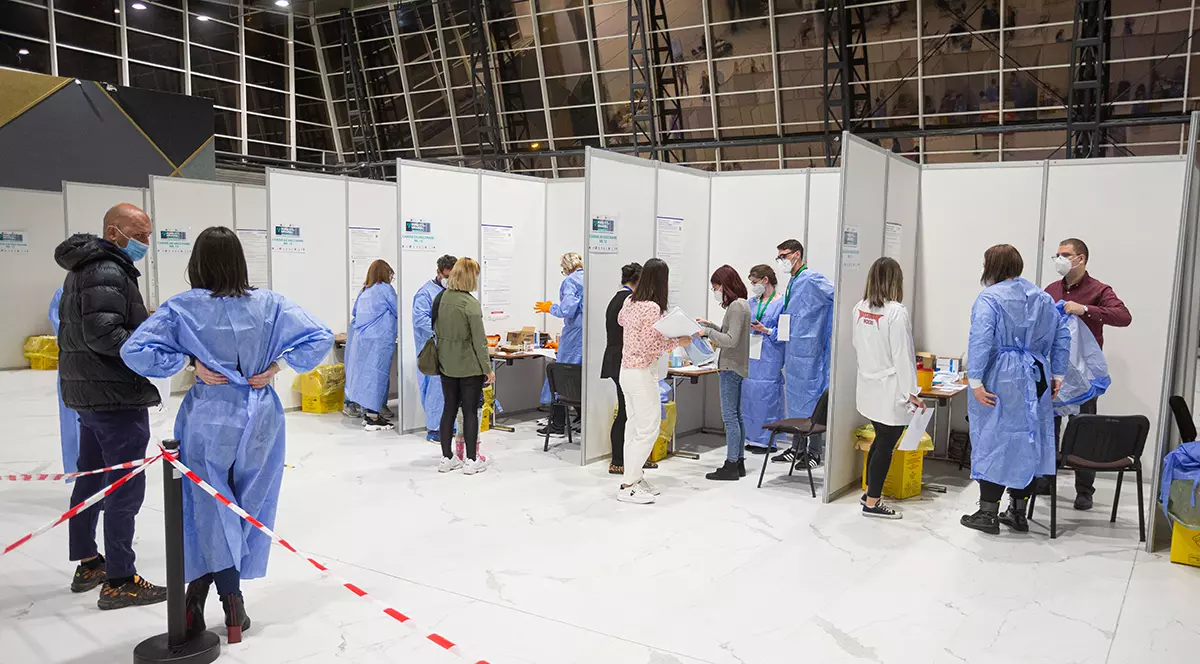 Vaccinarea anti-COVID cu doza 3 a început