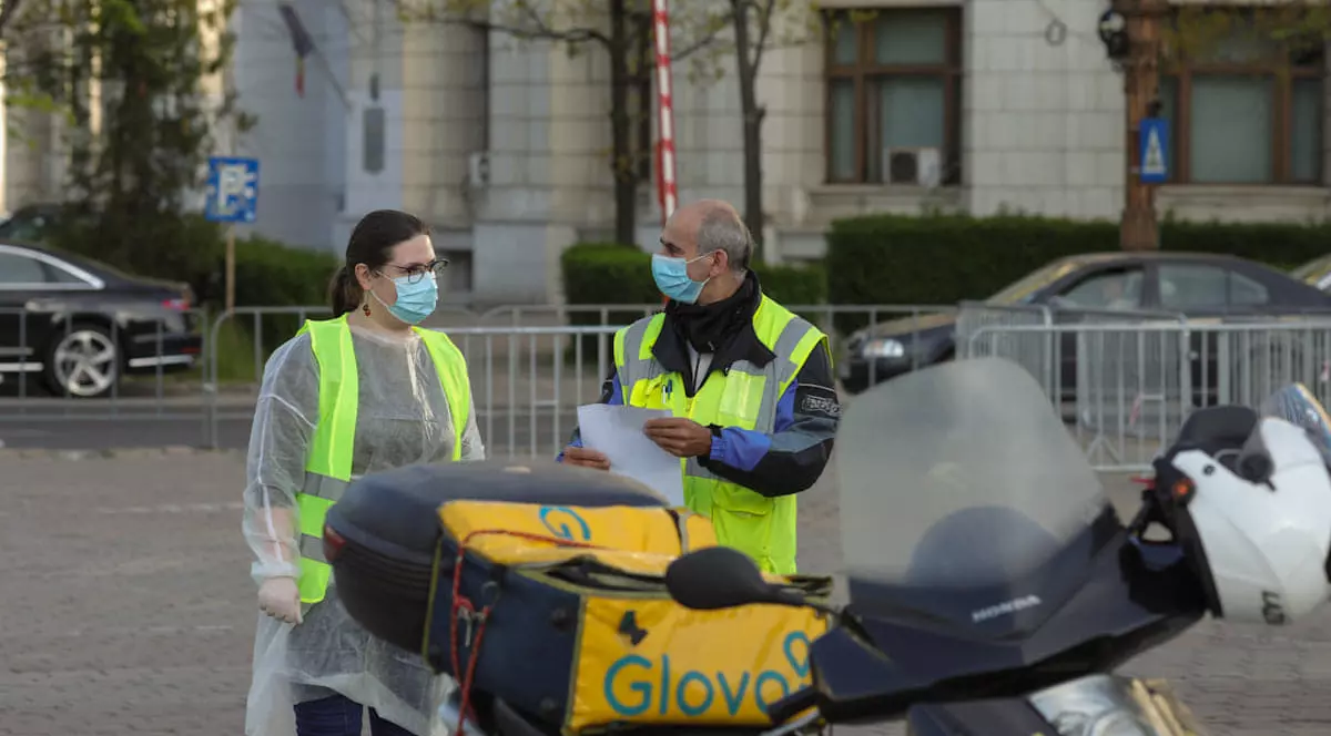 Nea Vali de la Glovo s-a vaccinat între livrări. „Acum am o siguranță, că boli sunt destule”