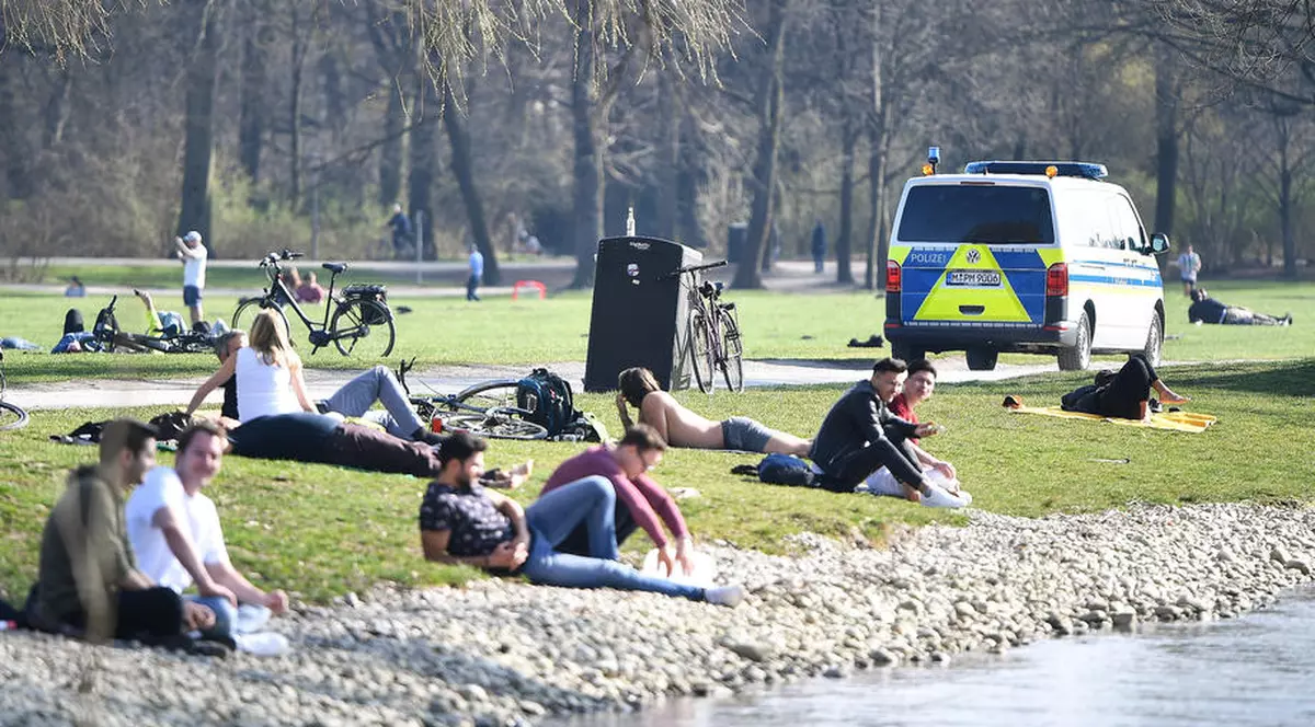 Germania vrea să ridice mai multe restricţii pentru persoanele vaccinate împotriva COVID