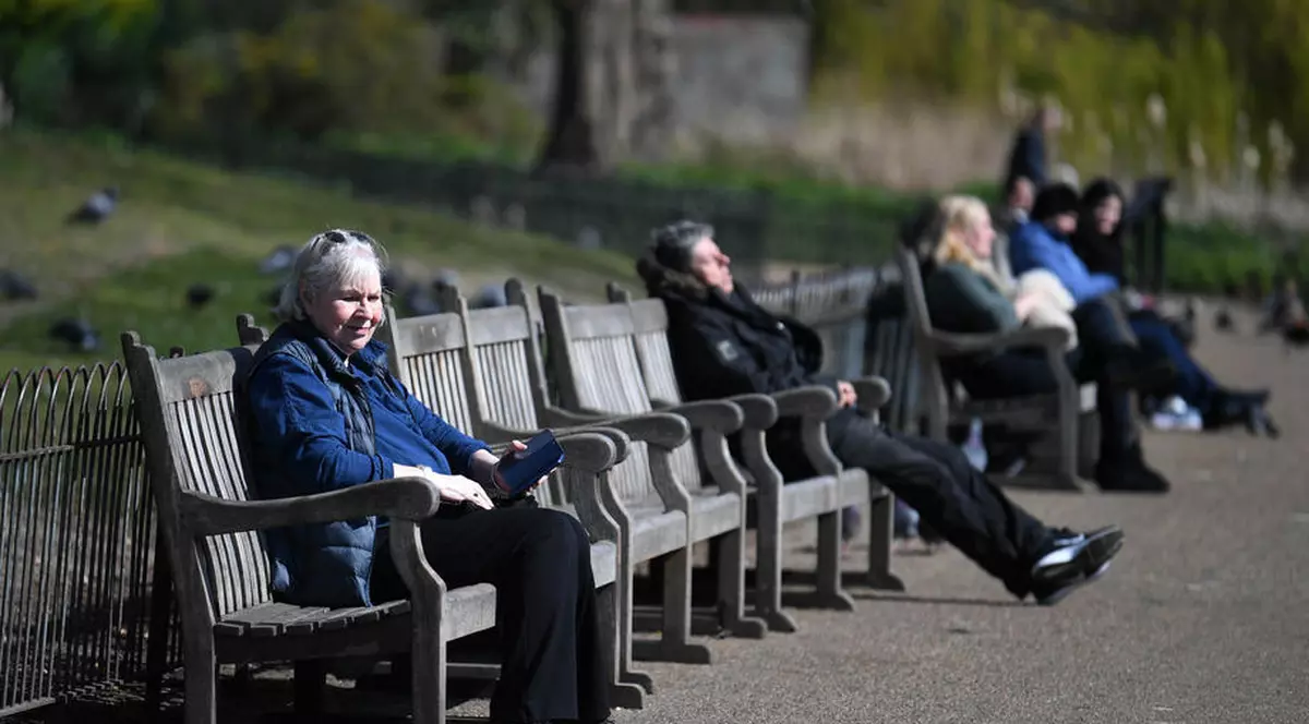 Marea Britanie vrea să renunțe la distanțarea fizică din luna iunie