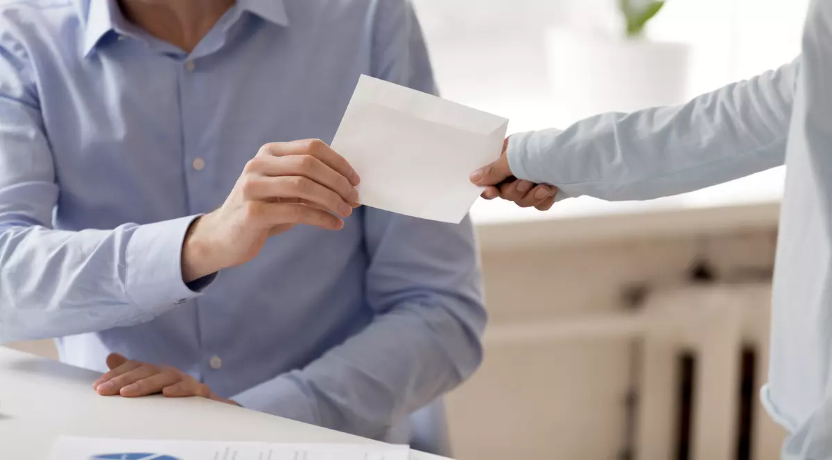 România, singura ţară din UE unde mai mult de jumătate, 53% dintre cetăţeni, spun că ar accepta corupţia în Guvern