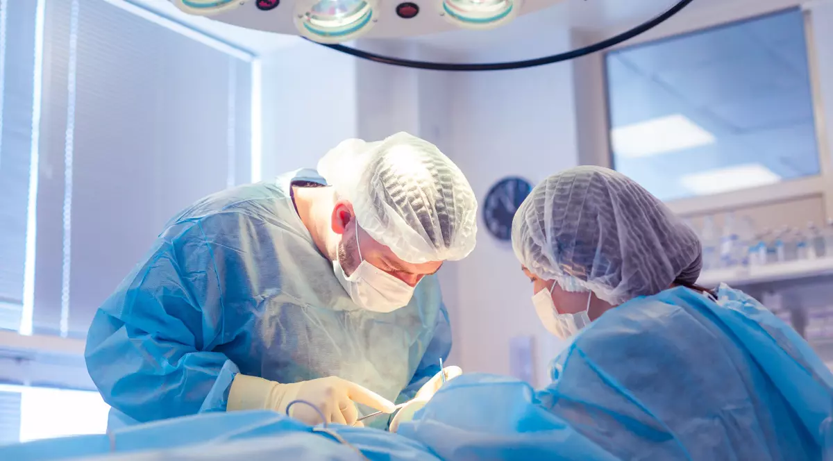 Un sibian a schimbat lămpile din sala în care a fost operat de medicii de la Sibiu. „Nu vreau să mă opresc aici”