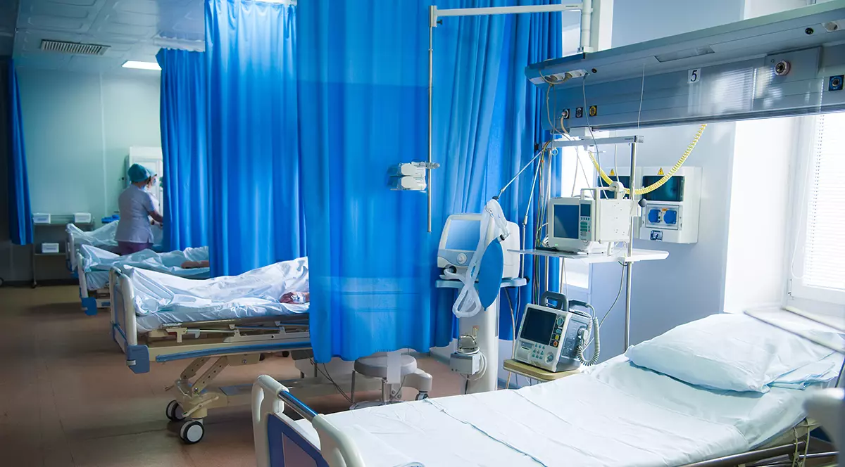 Internările și operațiile care nu sunt urgente, suspendate 30 de zile. Măsurile anunțate de Arafat în plin val COVID