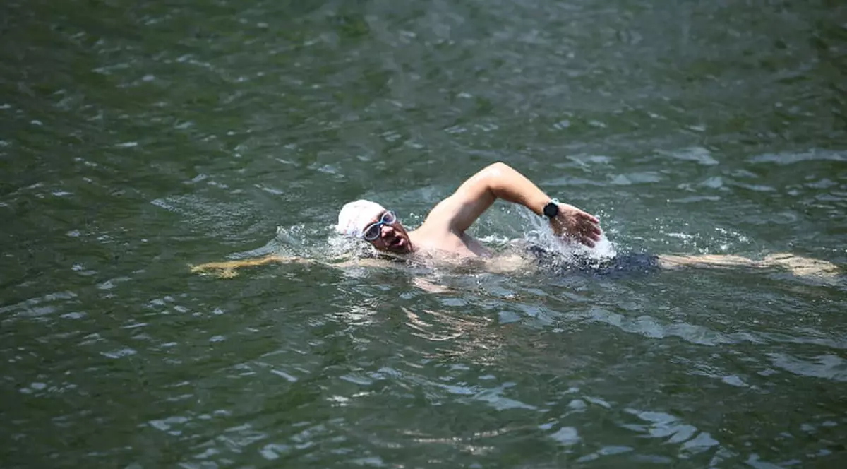 Avram Iancu înoată în Dâmbovița timp de 24 de ore. Motivul pentru care a acceptat provocarea
