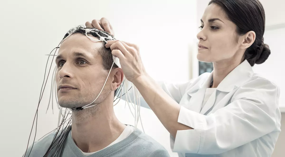 Calculatorul viitorului se poartă pe cap și te ajută să comunici telepatic cu prietenii