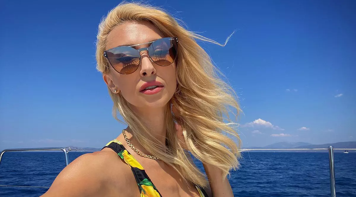 Andreea Bălan și Tiberiu Argint, prima poză oficială în calitate de cuplu. Artista a împlinit 37 de ani