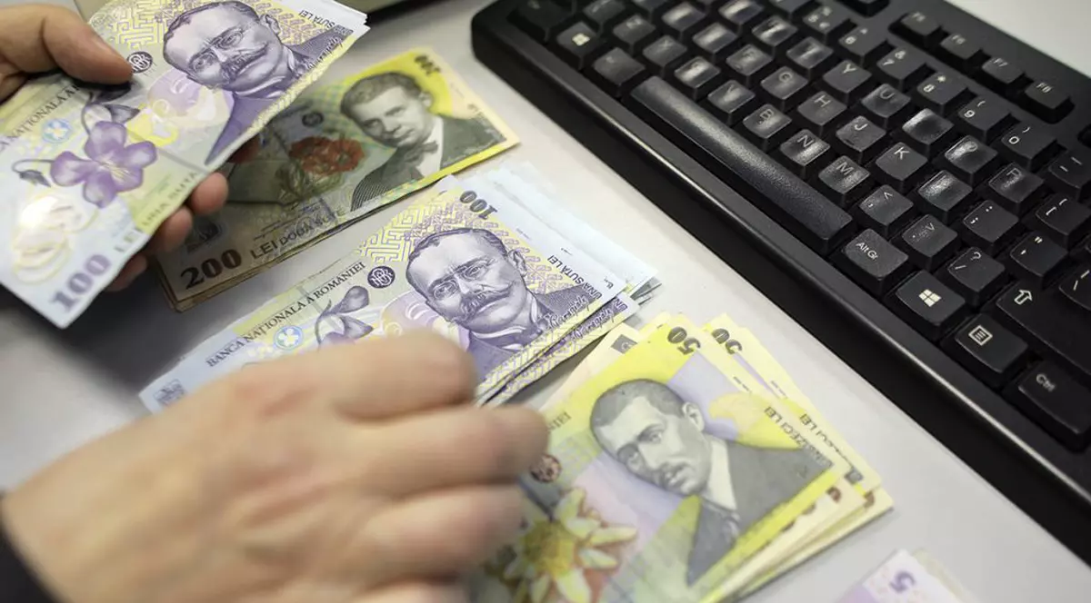 VIDEO Statul a dat, statul a luat. Fiscul cere înapoi aproape jumătate din ajutoarele date oamenilor în pandemie