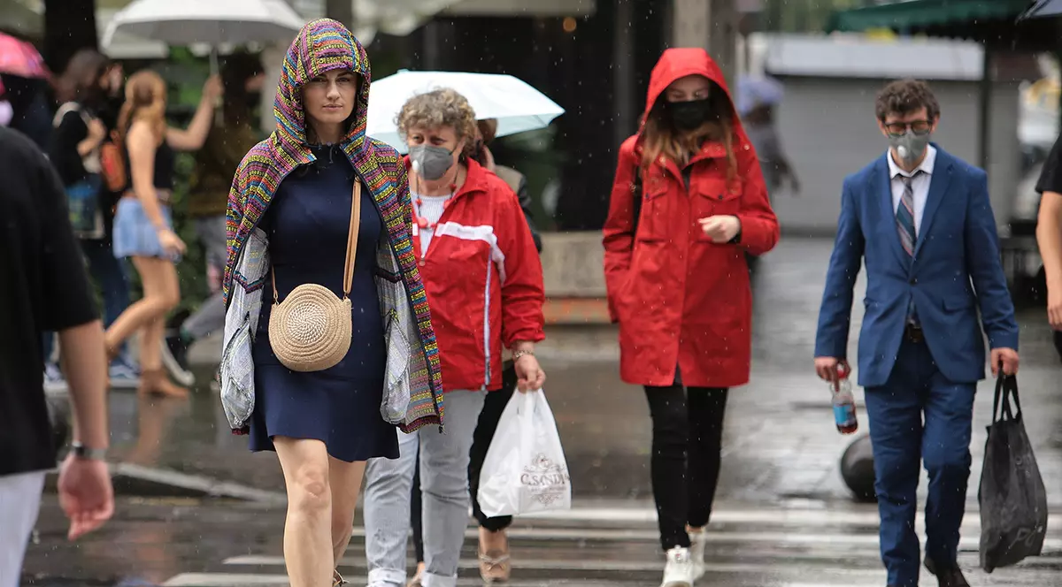 Noi avertizări meteo de ploi abundente. Mai multe județe, sub cod portocaliu