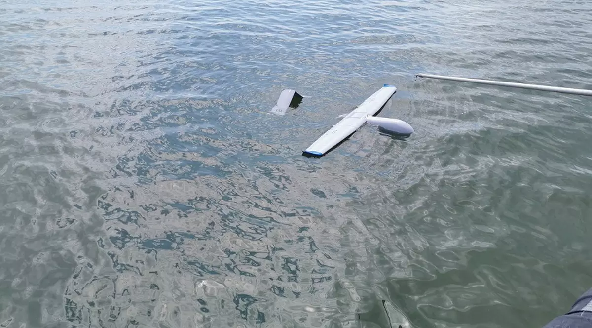 O dronă militară de mari dimensiuni a fost găsită plutind în Marea Neagră
