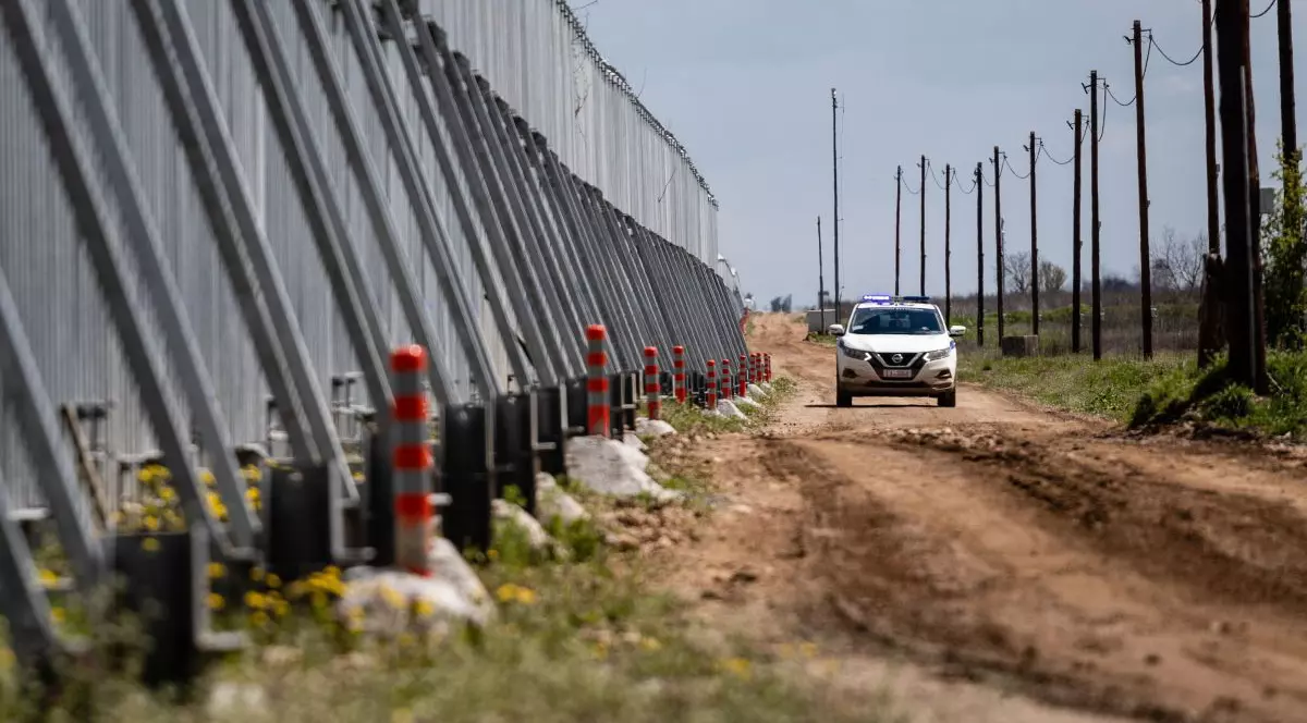 UE, îngrijorată de decizia Greciei de a folosi arme sonice împotriva migranților