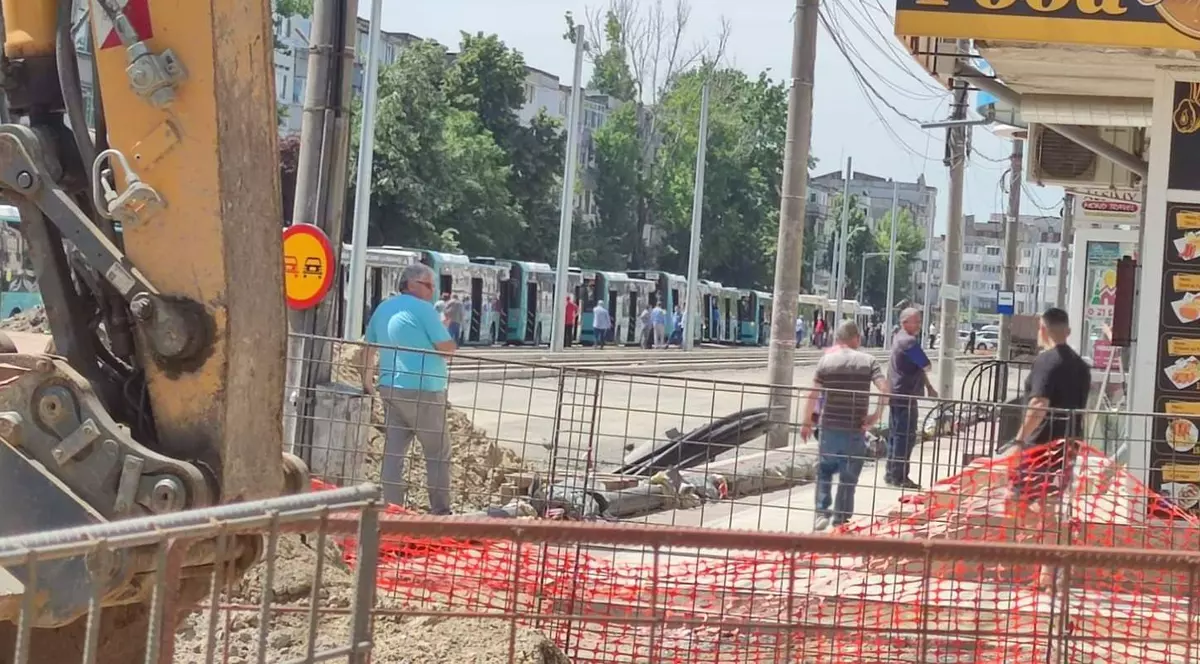 Femeie din Galați, rănită grav după ce a fost lovită de un buldoexcavator