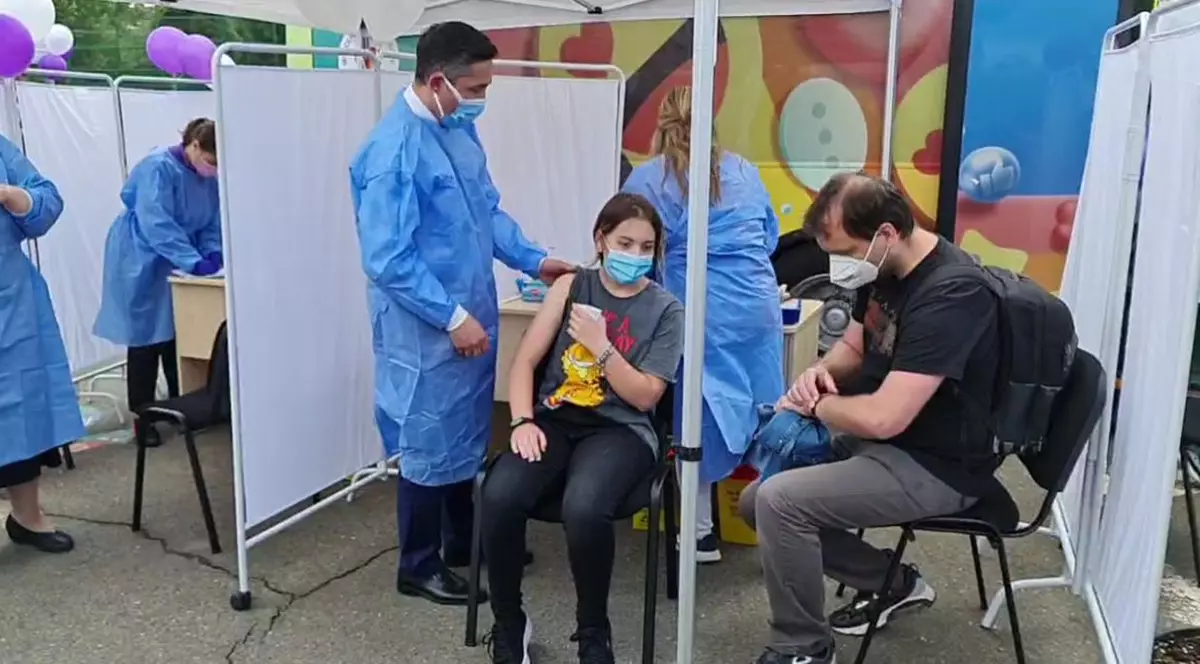 A început vaccinarea anti-COVID a copiilor de peste 12 ani. Peste 3.600 de programări, făcute în ultimele 24 de ore