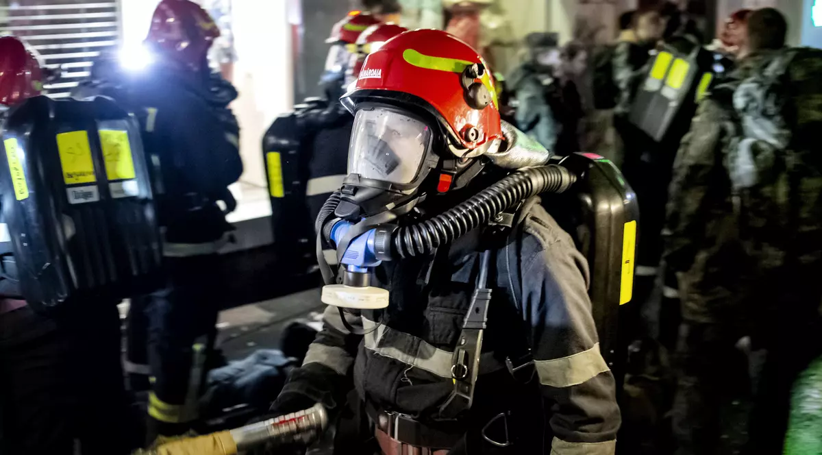 Stația de metrou Piața Victoriei, evacuată în urma unei degajări de fum. Metrorex: „O defecțiune minoră”