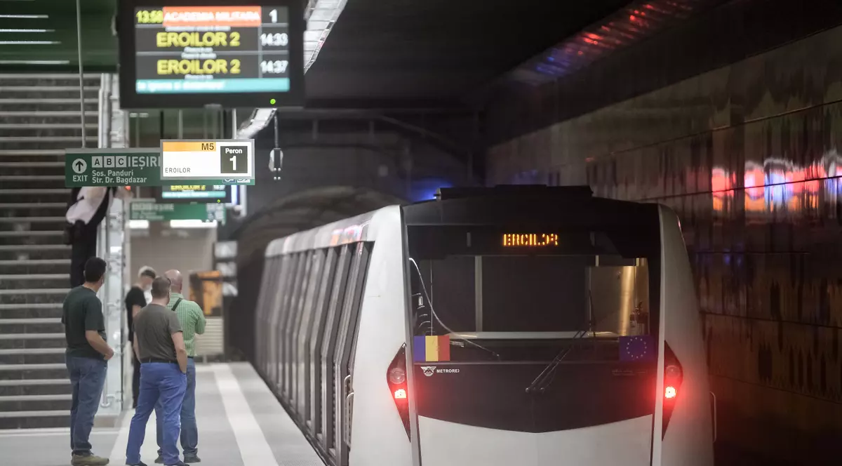 O femeie s-a aruncat în fața metroului la stația Lujerului. În ce stare se află