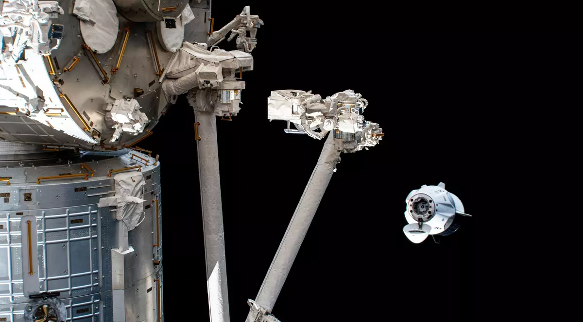 Stația Spațială Internațională, avariată de gunoiul din cosmos