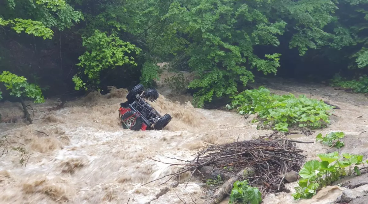 Mașina în care și-a pierdut viața pilotul Adrian Cernea