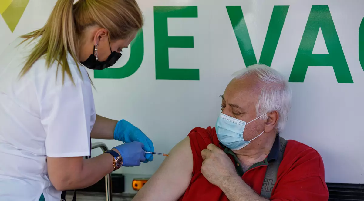 Bilanţul vaccinării anti-COVID: 9.350 de români, imunizaţi cu prima doză
