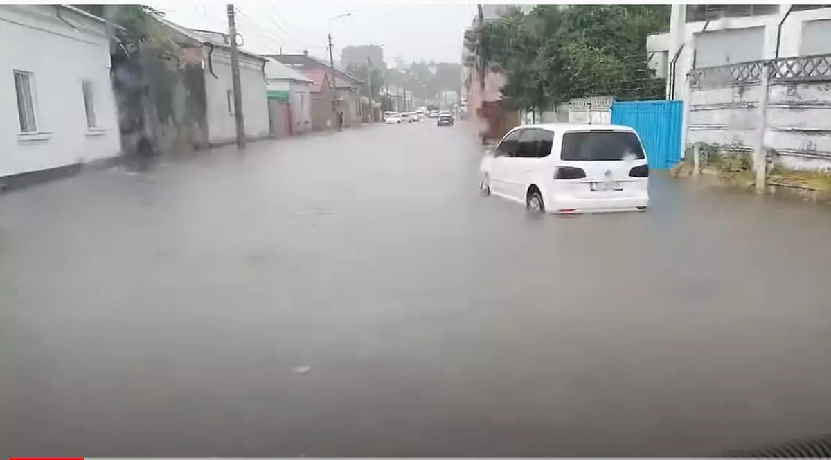 VIDEO | Străzi și case inundate în Galați, în urma ploilor abundente din ultimele ore