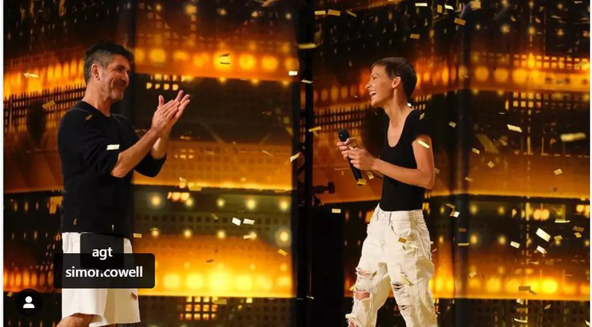 O tânără bolnavă de cancer a impresionat juriul de la America's Got Talent cu vocea ei