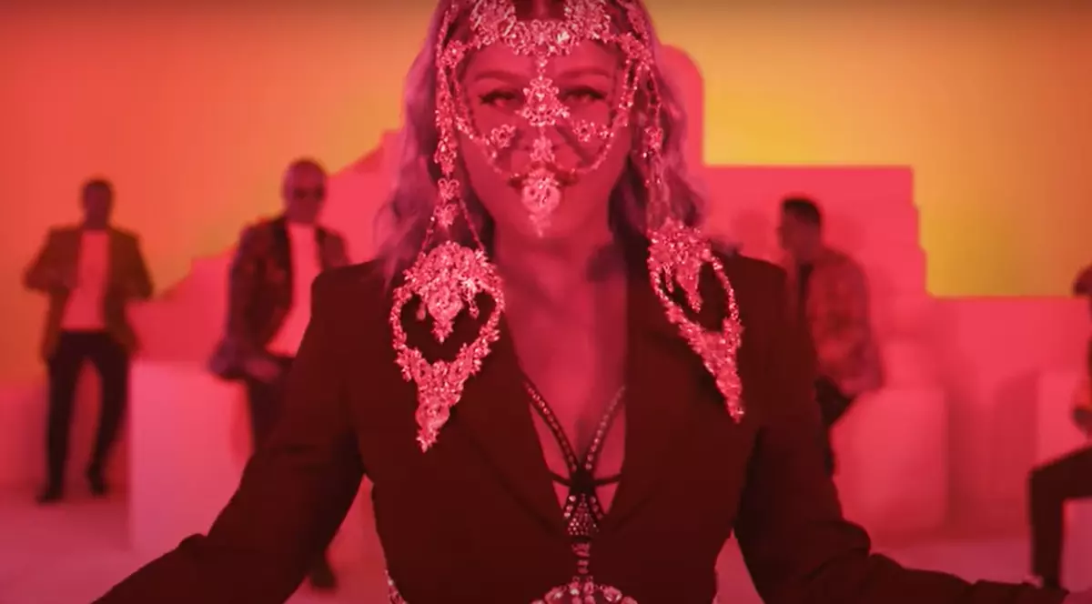 Loredana Groza a lansat o nouă melodie alături Jador, Costi Ioniță și alți șase maneliști. „Suflet și trup pentru muzică”