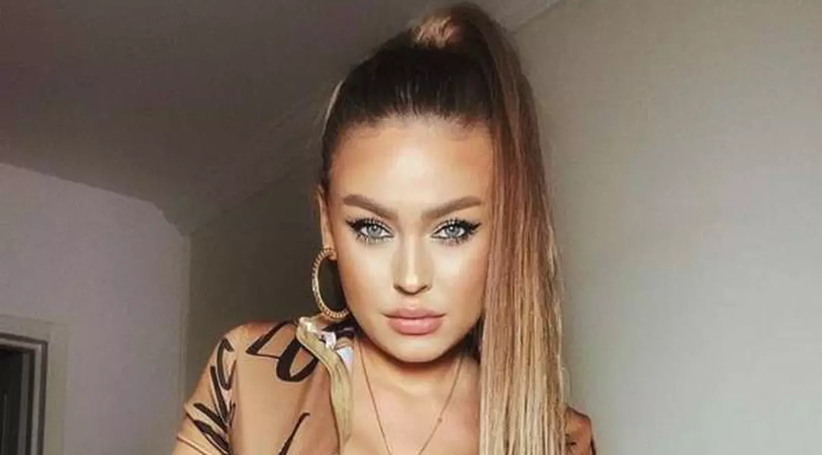 Misha a stârnit reacția fanilor, după ce a pozat în pantaloni decupați la spate. „Nu te dezbrăca și tu”