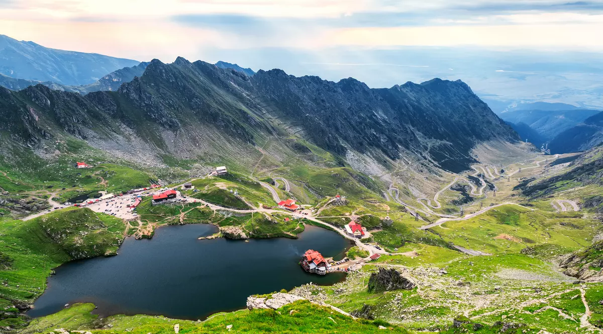 Munți din România. Care sunt cele mai mari vârfuri din Munții Carpați