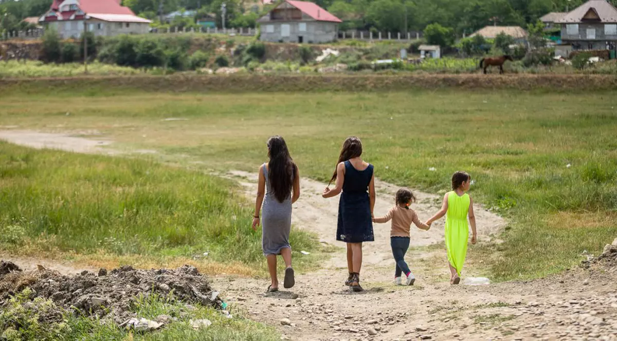 1 iunie și credința noastră. Credem în copii? În România, în fiecare oră se naște un copil fără să fie asumat de tatăl său