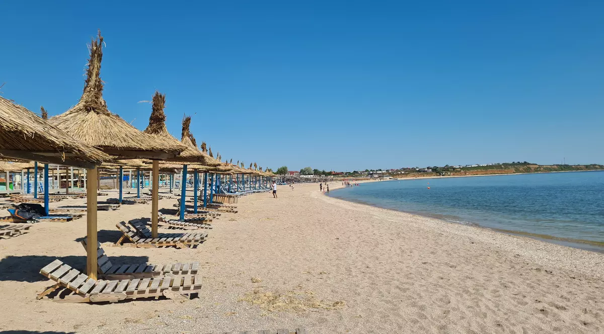 Copil de 7 ani rătăcit în staţiunea Mamaia, găsit de un jandarm care se afla în concediu