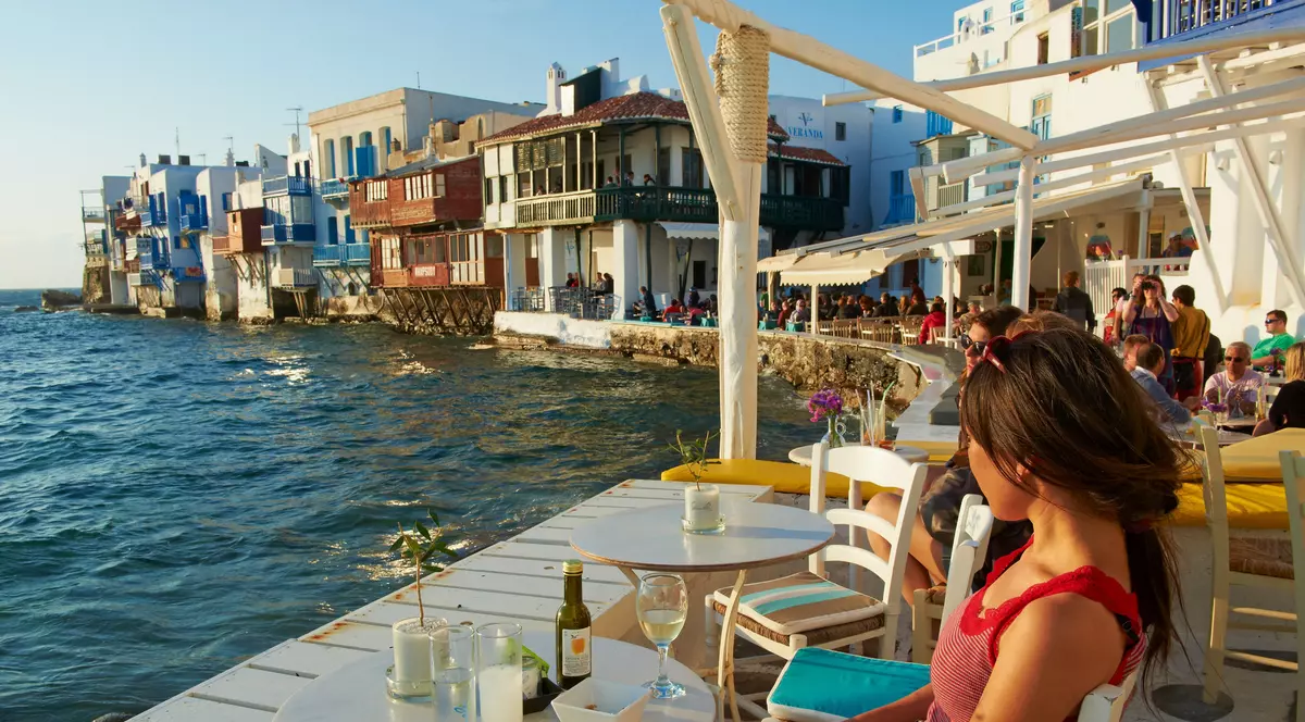 Grecia va avea din iulie spaţii exclusive pentru persoanele vaccinate anti-COVID