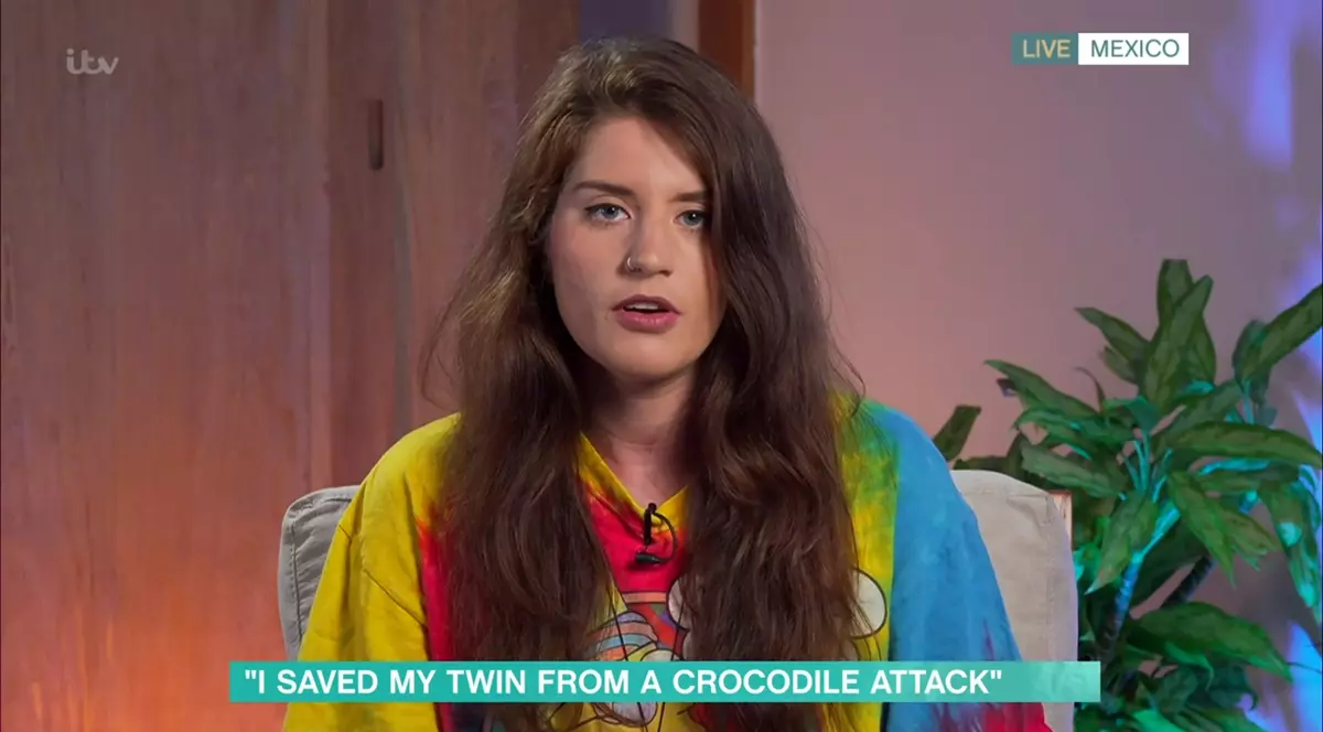 Cum a reușit o tânără din Marea Britanie să-și salveze sora geamănă din fălcile unui crocodil: „L-am bătut”