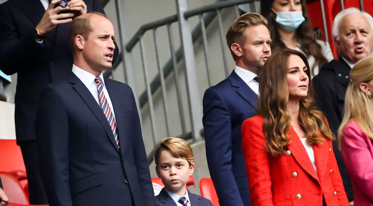 Ducii de Cambridge și prințul George, la meciul Anglia-Germania. Imagini din tribune